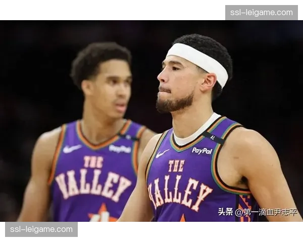 詹姆斯对阵太阳时关键三分罚球决定胜负，布克防守动作引争议