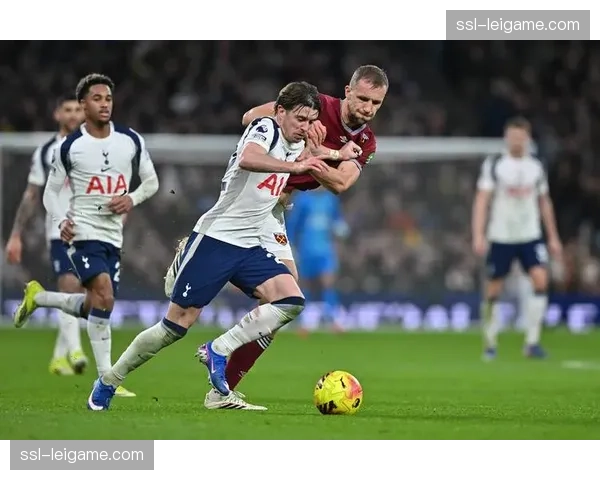 西汉姆联前锋卡勒姆威尔逊凭绝杀暂稳局面，未来仍不确定